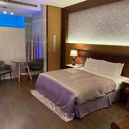 Purple Garden Motel เกาสง ภายนอก รูปภาพ