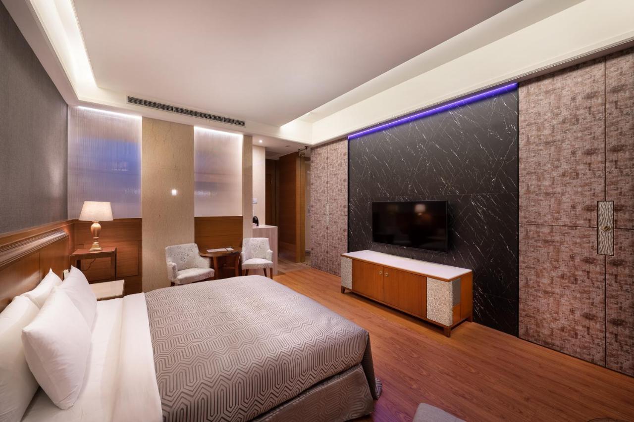 Purple Garden Motel เกาสง ภายนอก รูปภาพ