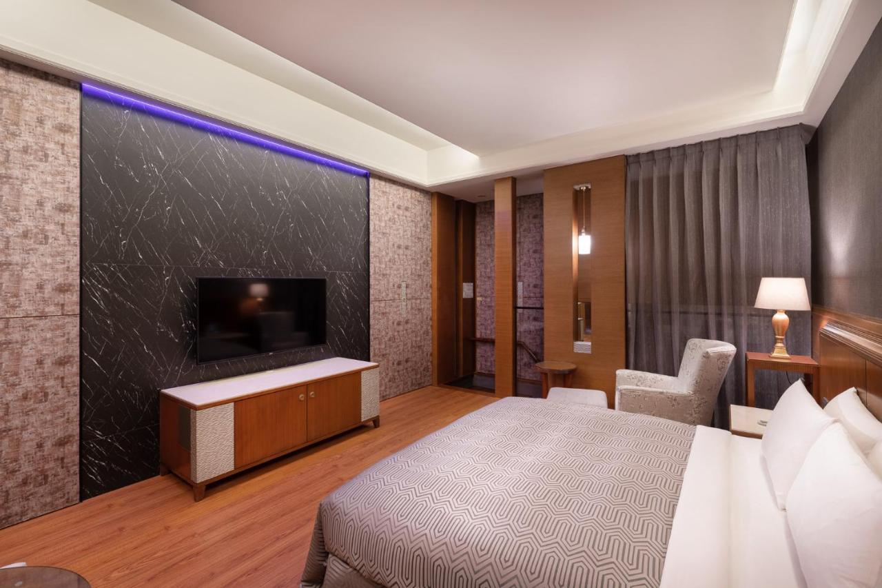 Purple Garden Motel เกาสง ภายนอก รูปภาพ
