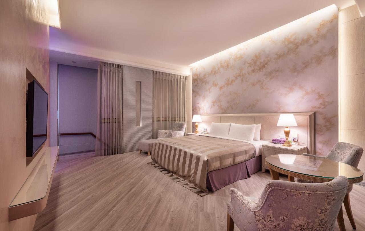 Purple Garden Motel เกาสง ภายนอก รูปภาพ
