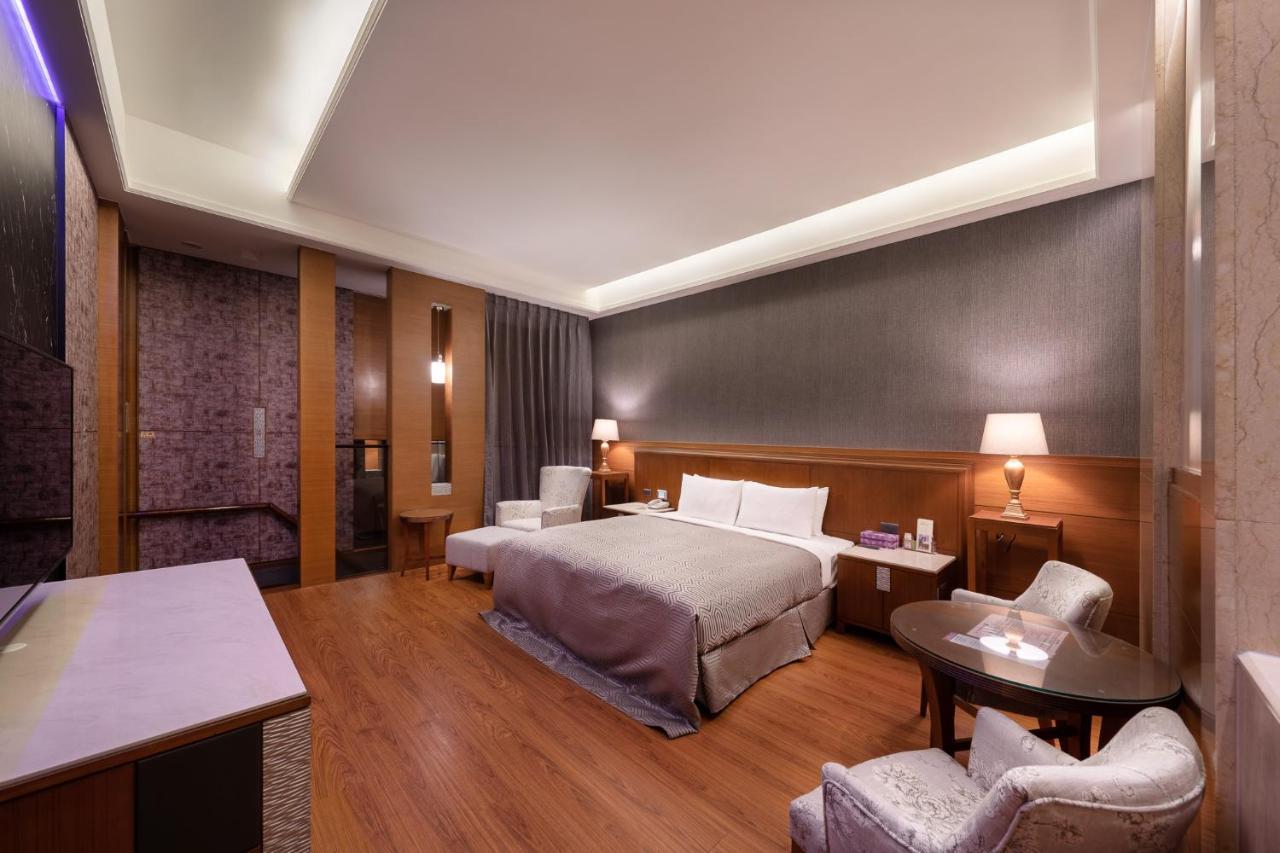 Purple Garden Motel เกาสง ภายนอก รูปภาพ
