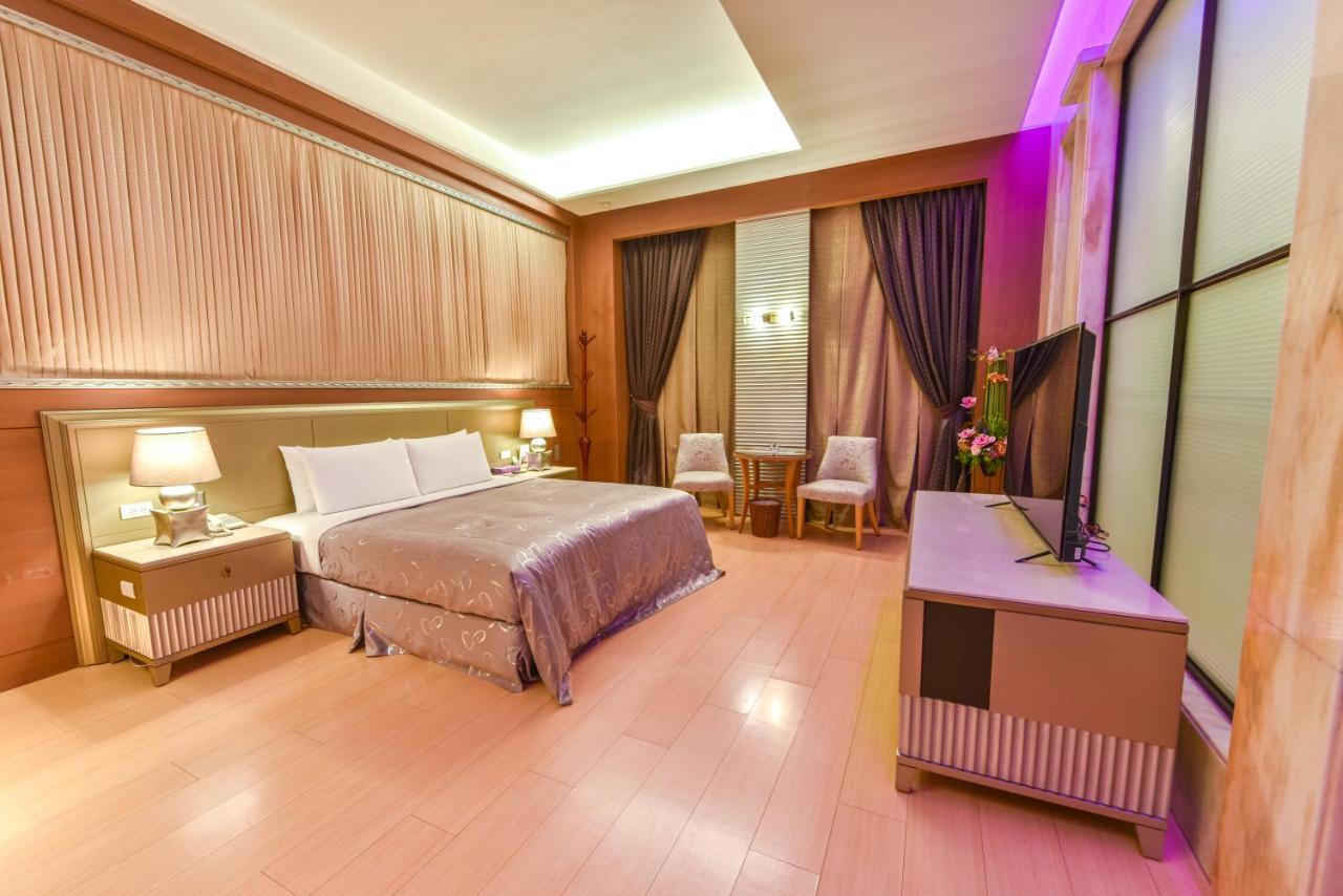 Purple Garden Motel เกาสง ภายนอก รูปภาพ
