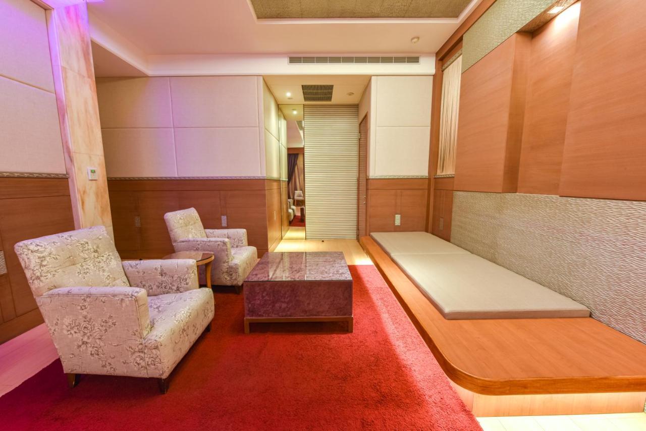 Purple Garden Motel เกาสง ภายนอก รูปภาพ
