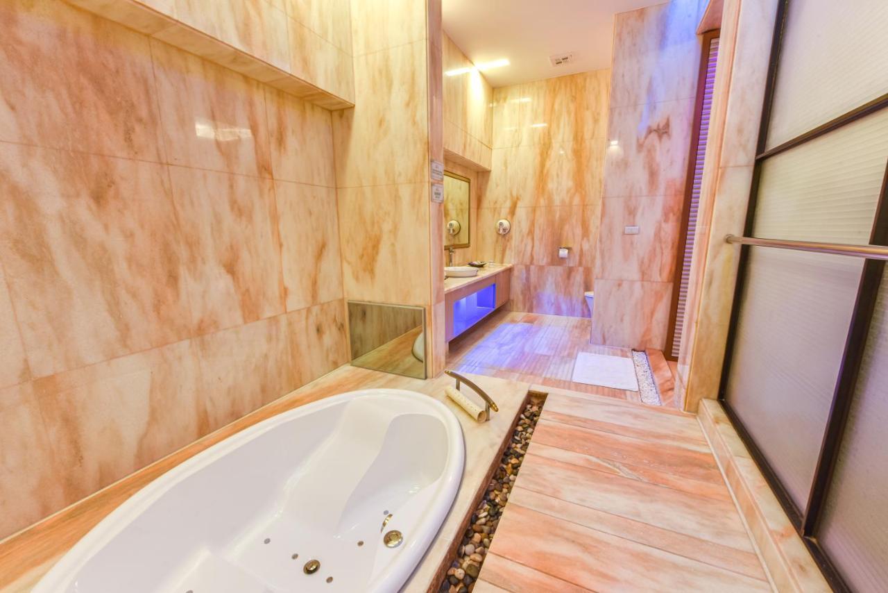 Purple Garden Motel เกาสง ภายนอก รูปภาพ