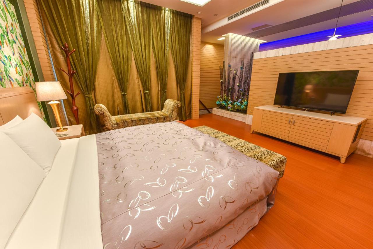 Purple Garden Motel เกาสง ภายนอก รูปภาพ
