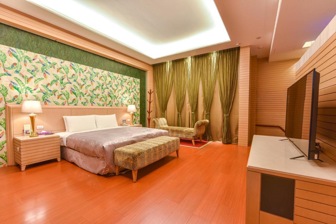 Purple Garden Motel เกาสง ภายนอก รูปภาพ