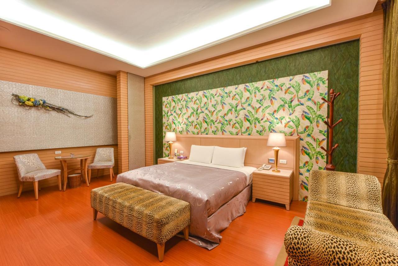 Purple Garden Motel เกาสง ภายนอก รูปภาพ