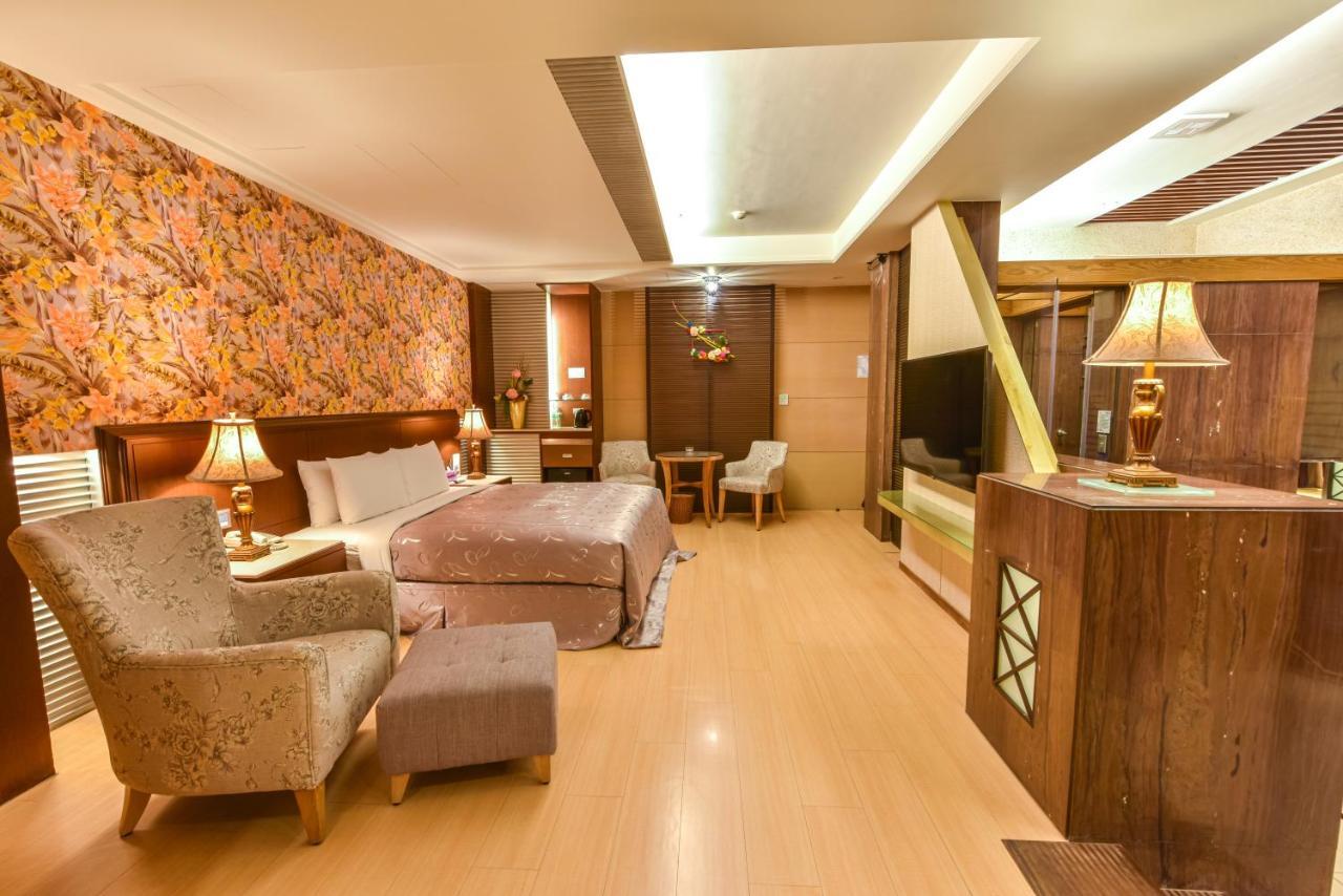 Purple Garden Motel เกาสง ภายนอก รูปภาพ