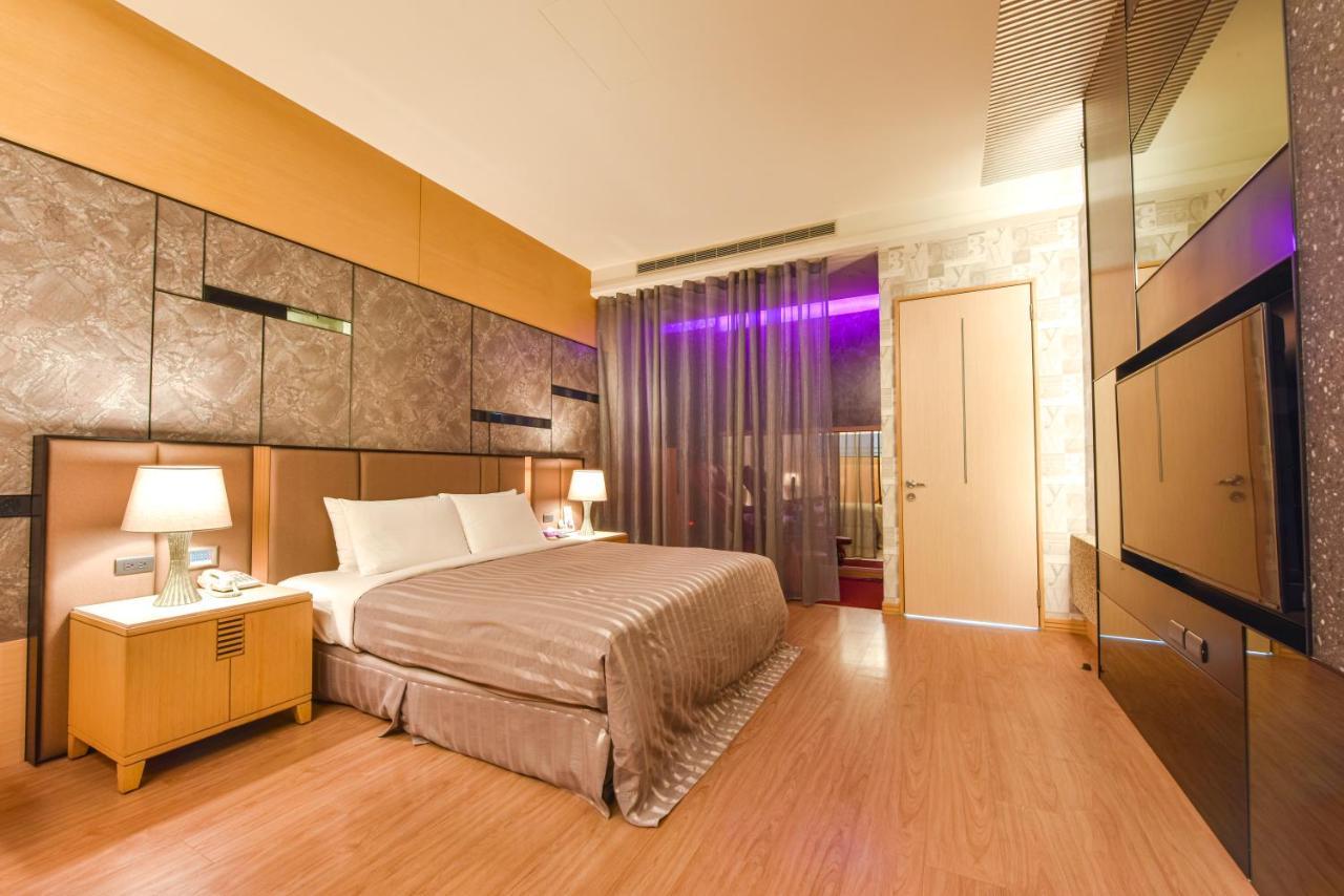 Purple Garden Motel เกาสง ภายนอก รูปภาพ