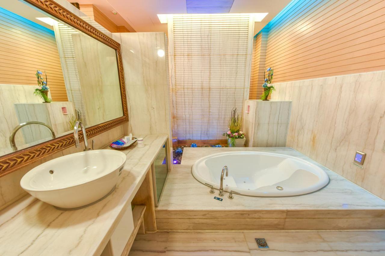Purple Garden Motel เกาสง ภายนอก รูปภาพ