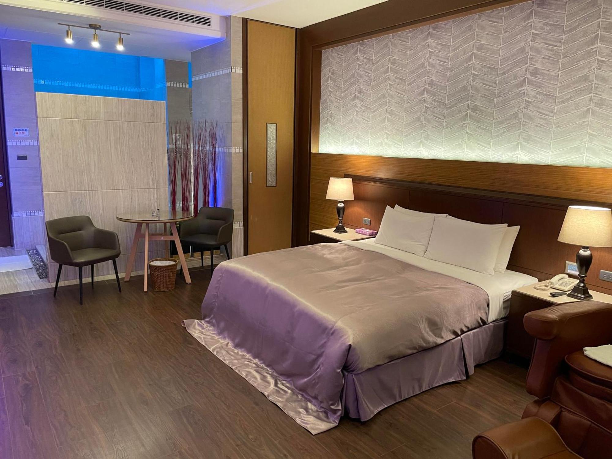 Purple Garden Motel เกาสง ภายนอก รูปภาพ