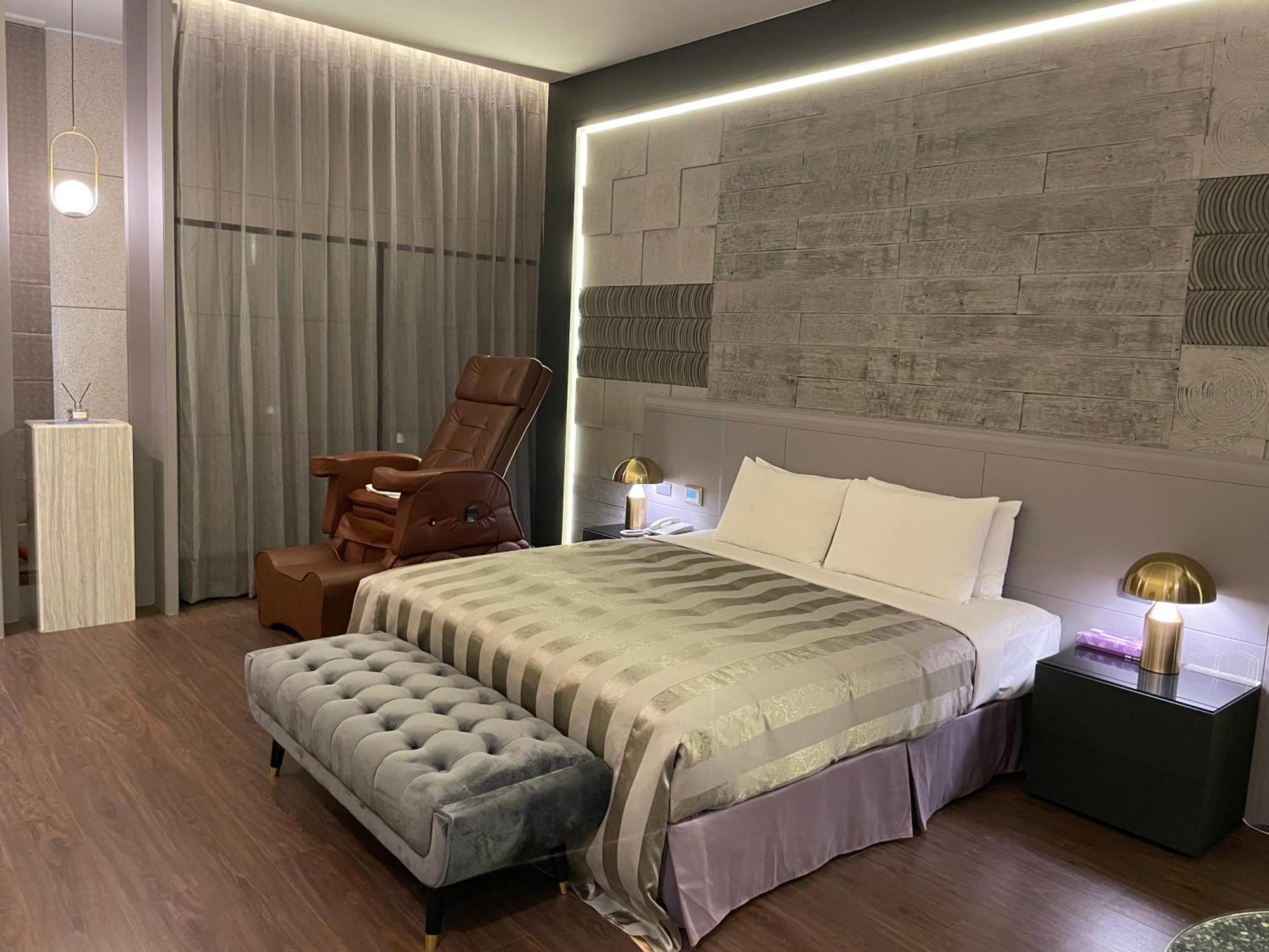 Purple Garden Motel เกาสง ภายนอก รูปภาพ