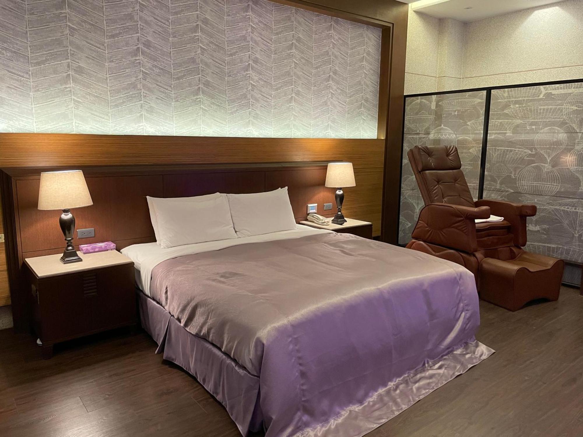 Purple Garden Motel เกาสง ภายนอก รูปภาพ